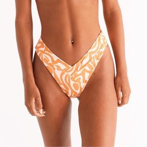 Aurelle Fez V Bottoms